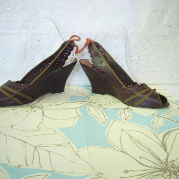 Kenzie Brown Perforated Leather Peep Toe - 8.5 EUC - Picture 8 of 8